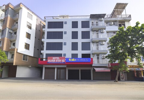 FabHotel Silver Stay 02