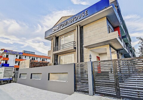 Townhouse Knowledge Park ||| Near Sharda University