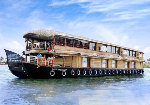 Harmony of backwaters.