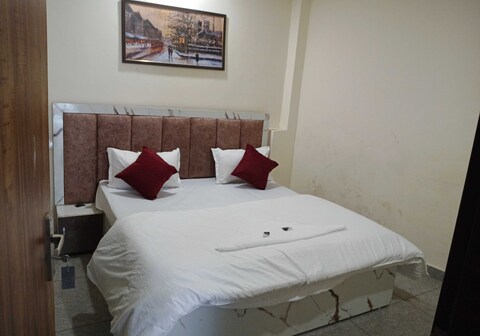 Hotel O S Town Guest House