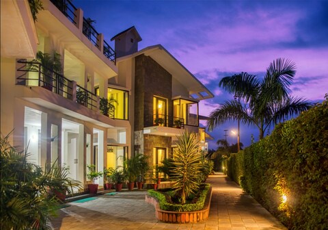 CORBETT SOLITAIRE RESORT