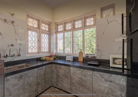 Ravideep  Spacious 4BHK Home in City Centre