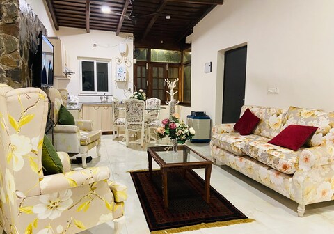 Luxsugero Penthouse Kainchi Dham