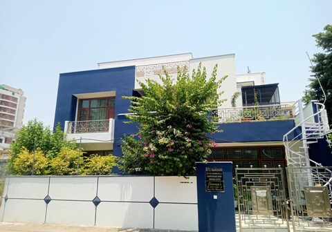 Ritz Mansion | A Boutique Stay