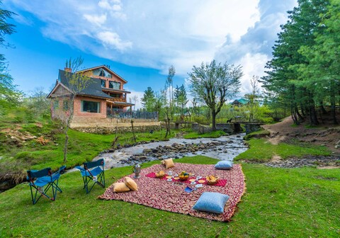 StayVista at Timber @ Swiss Chalet - Tangmarg