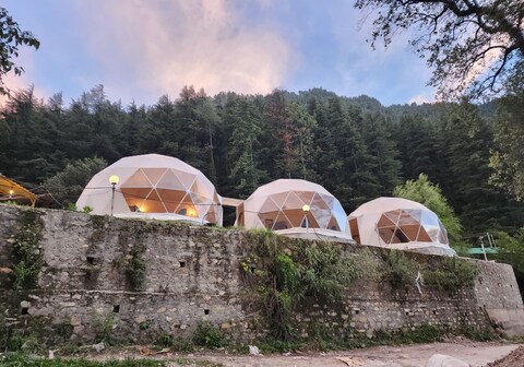 Glamping by the River - Luxurious igloo stays