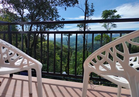 Robin's Paradise Homestay Vagamon
