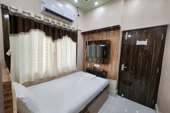 Saha Guest House & Restaurant