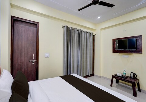 OYO 823774 Sai Hotel