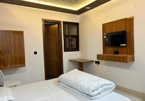 Hotel O Tuesday Suites