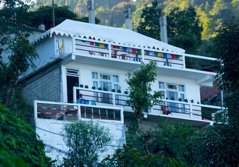 Mountain Meadow Dawaipani