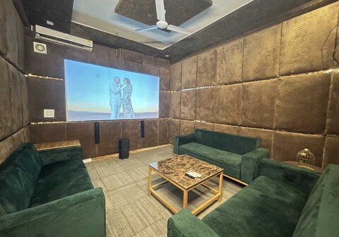 Instay M56 l Party Friendly 2bhk with Pvt Theatre