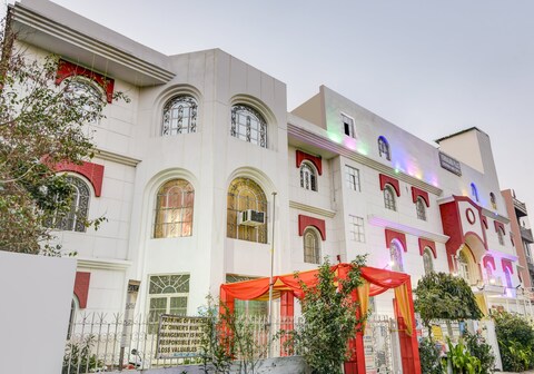 Hotel O Vishwakarma Palace
