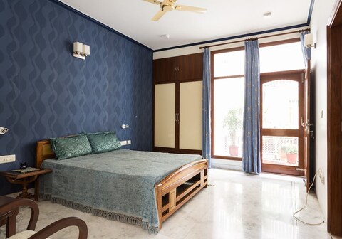 Modern Room With Netflix