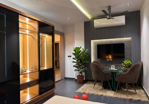 THE DIVENTAA HOTEL & SUITES