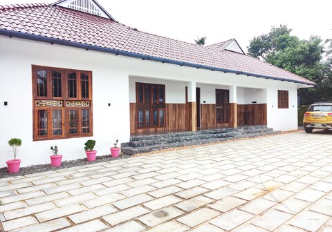 Entire 3 bedroom villa near the beach