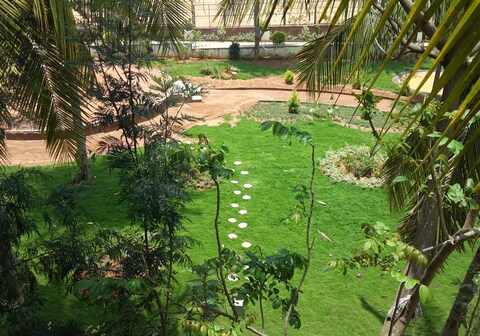 Cozy Retreat Peaceful Garden view