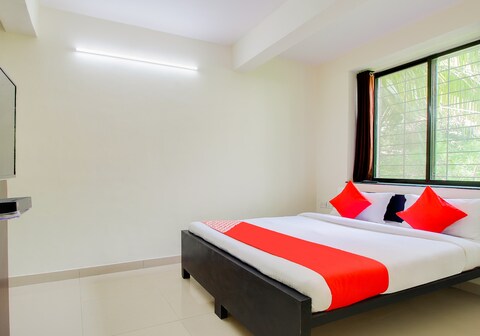 Hotel O Galaxy Near INOX