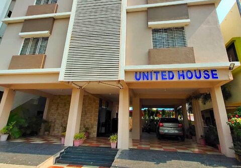 HOTEL UNITED HOUSE