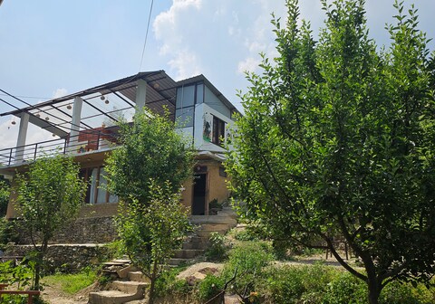 Ruhaani Cottages And Cafe