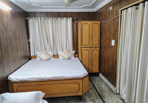 Shubh Gulmohar stay Kumbh Area