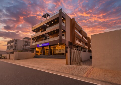FabHotel Prime Rosens