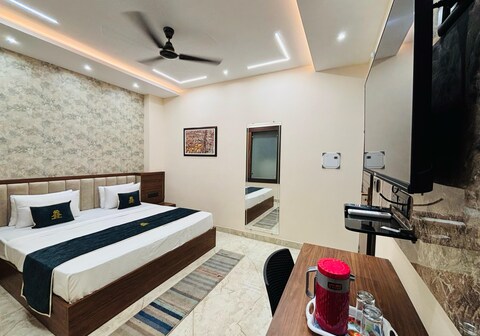 Goel Villa and Hotel