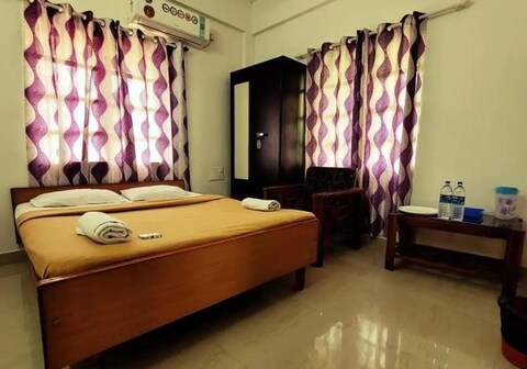 Sai Palace Lodging-Boarding & Service Apartment