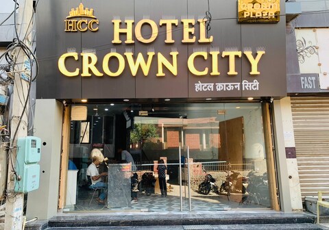 HOTEL CROWN CITY (DABRA CHOWK)