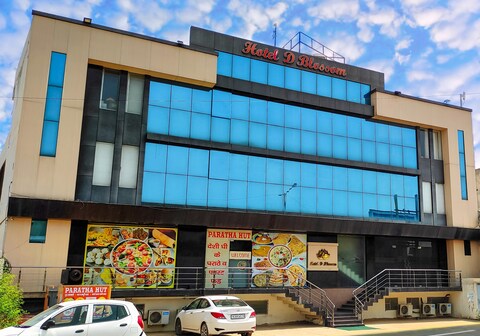 Hotel Rajmahal Palace