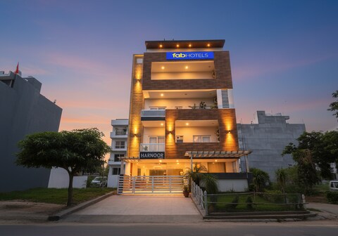 FabHotel Harnoor House - Gold Souk Mall