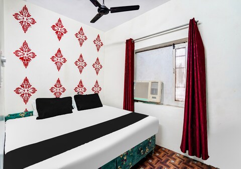 OYO 826653 Red Panther Hotel