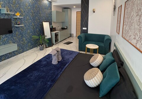 Luxury 14th floor W balconystunning views in noida