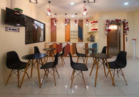 Super OYO 832 The Teepee Place Hostel & Residence Inn