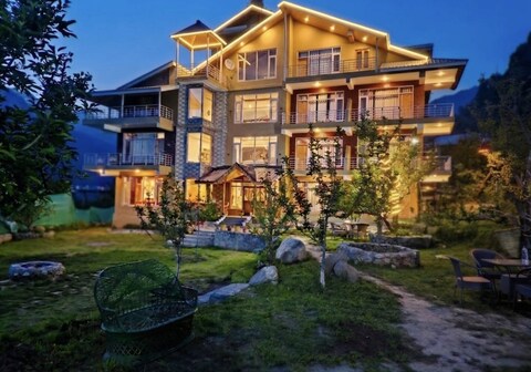 Omavya Cottage