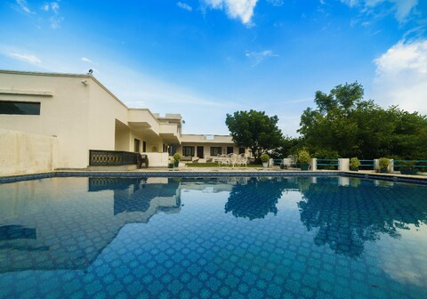 Devraj Villa | Rooms & Restaurant