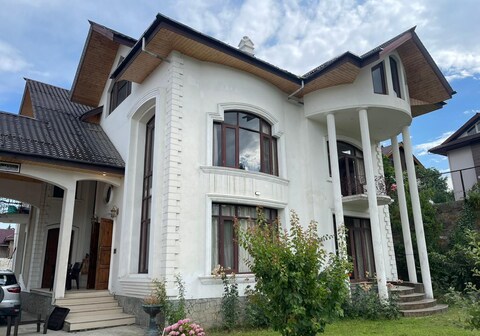 The Landing Nest 4BHK Near Airport