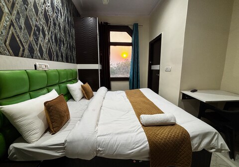 Akash Homestay | Couple Friendly | Hari nagar ,Ghanta Ghar