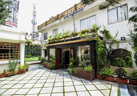 Raj Shikhar Hotel