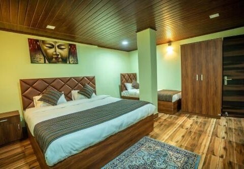 Padmashree Hotel & Spa