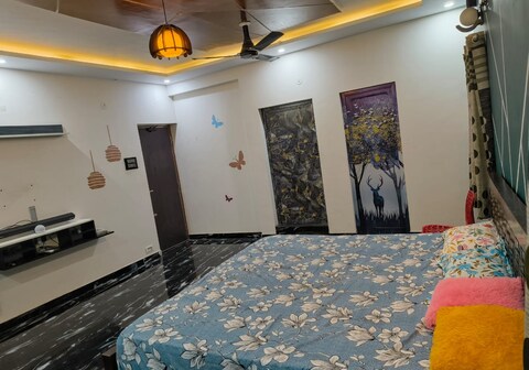 Yazhini castle, a premium Villa with swimming pool