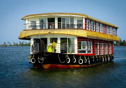 Parvanenthu Houseboat