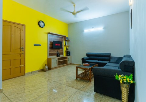MODERN 2BHK APARTMENT HAPPIFISTAYS