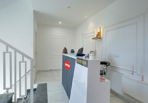 Hotel O Sky White House