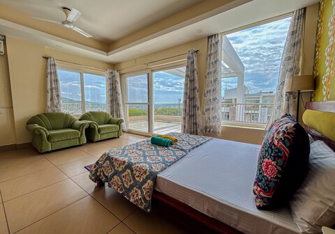 4BHK Luxury Penthouse near Ganges by Itvara