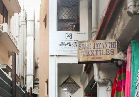 MR.WHITE GUEST HOUSE