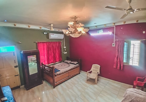 Peaceful stay at Saradha Nivas near Temple