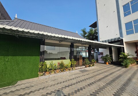 Rudraksh Riverside (a unit of Hari Om Catering Service)