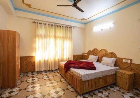 Bhoj Hotel& Restaurant, Kasol