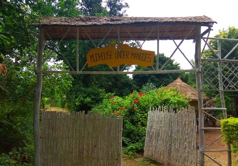 Mudhouse Under Mangoes Homestay